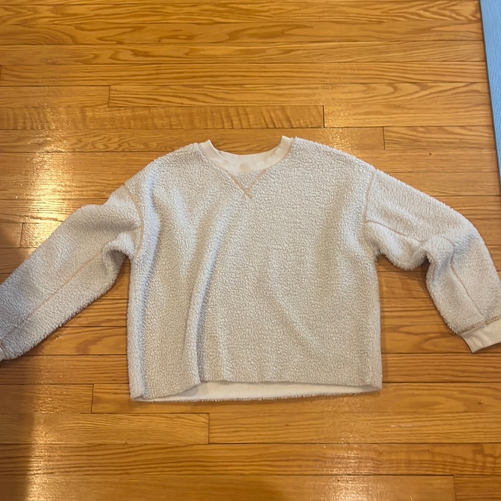 American Eagle beige sherpa sweatshirt size small.